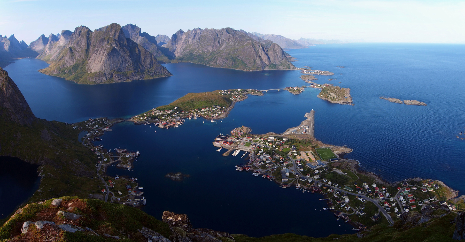 020 Reine sett fra Reinebringen -Foto R Heins.jpg