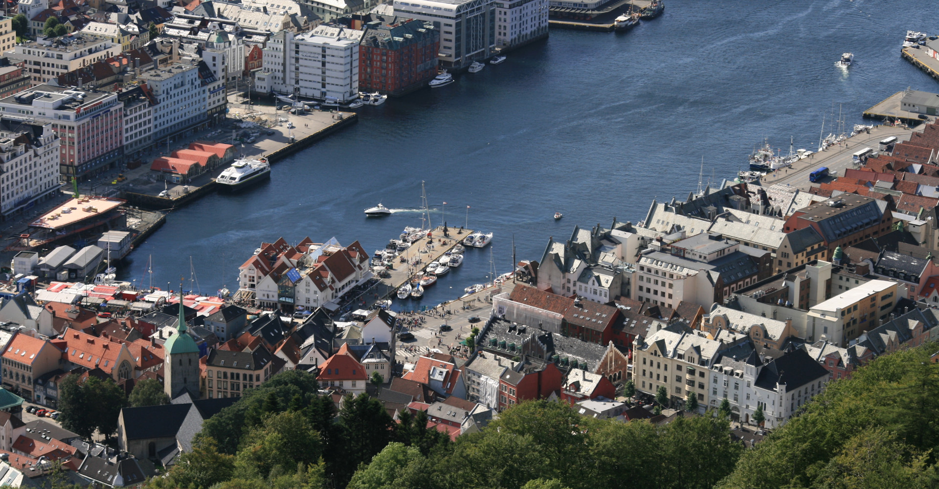 006 Bergen sentrum-havnen og Bryggen-foto Geir Johansen.jpg