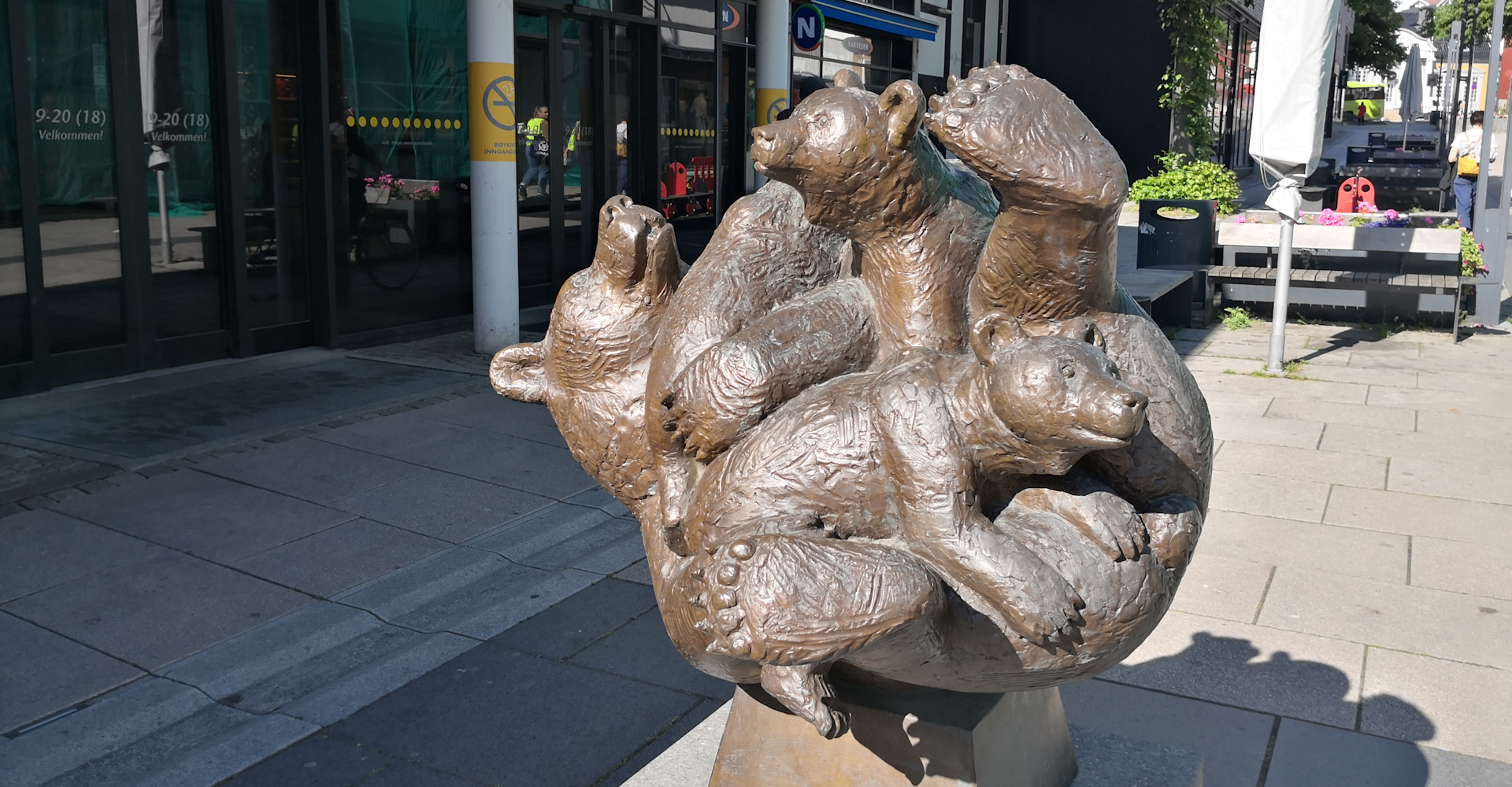 010 Skulpturer langs gågaten-foto Geir Johansen.jpg