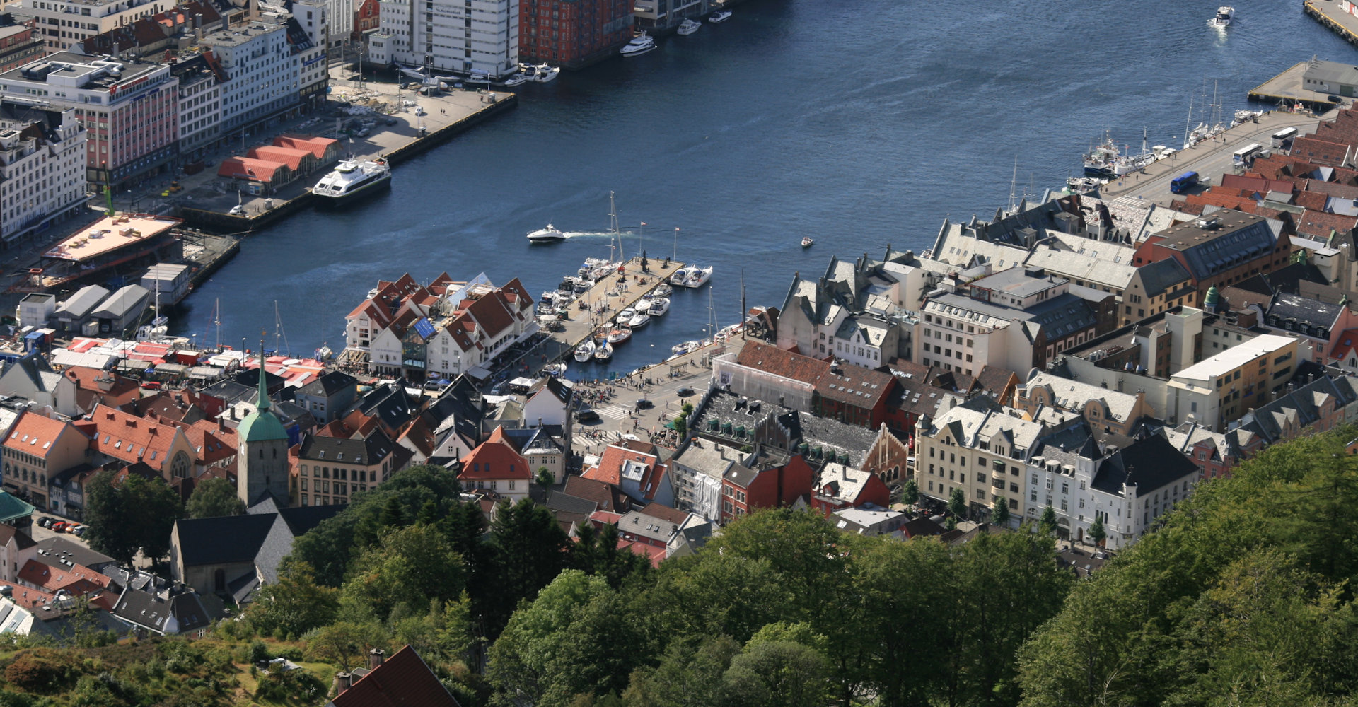 007 Fisketorget og sentrum sett fra Fløia- foto Geir Johansen.jpg