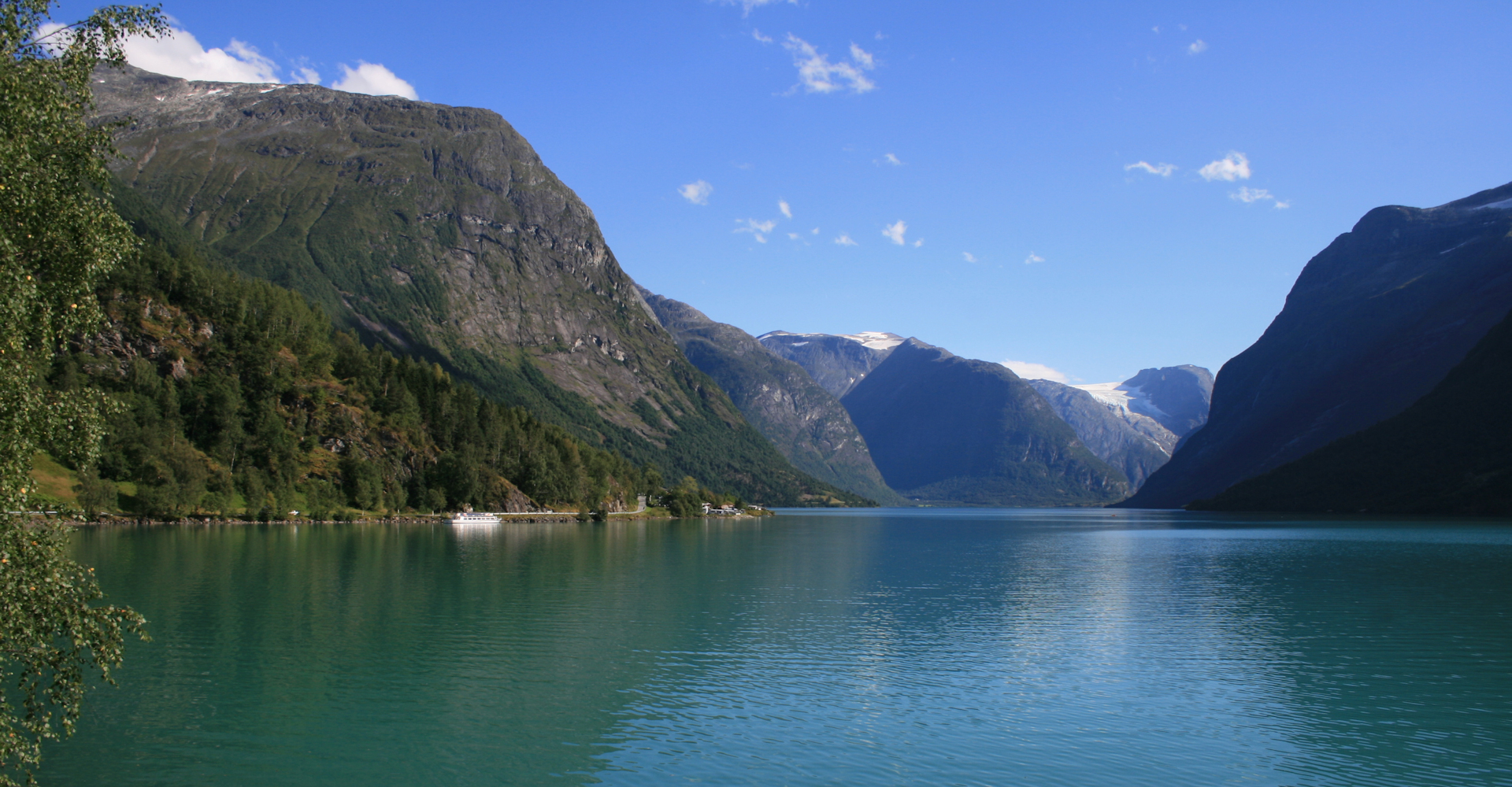 003 B Lodalen og Lovatnet på tur til Kjenndalsbreen - Foto Geir Johansen.jpg