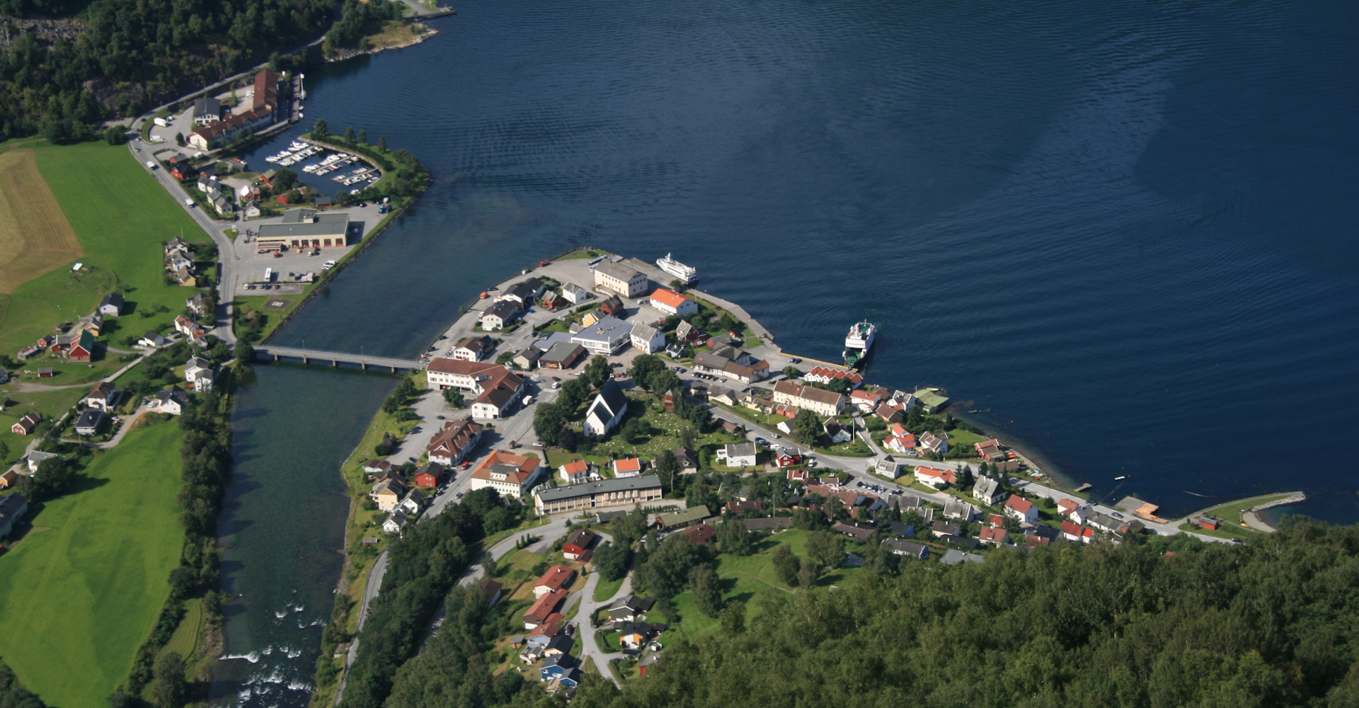 003 Aurlandsvangen sentrum - foto Geir Johansen.jpg