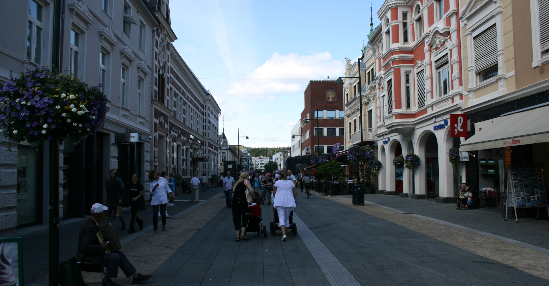 Kristiansand 003 Banner-sentrumsgate - foto Geir Johansen.jpg