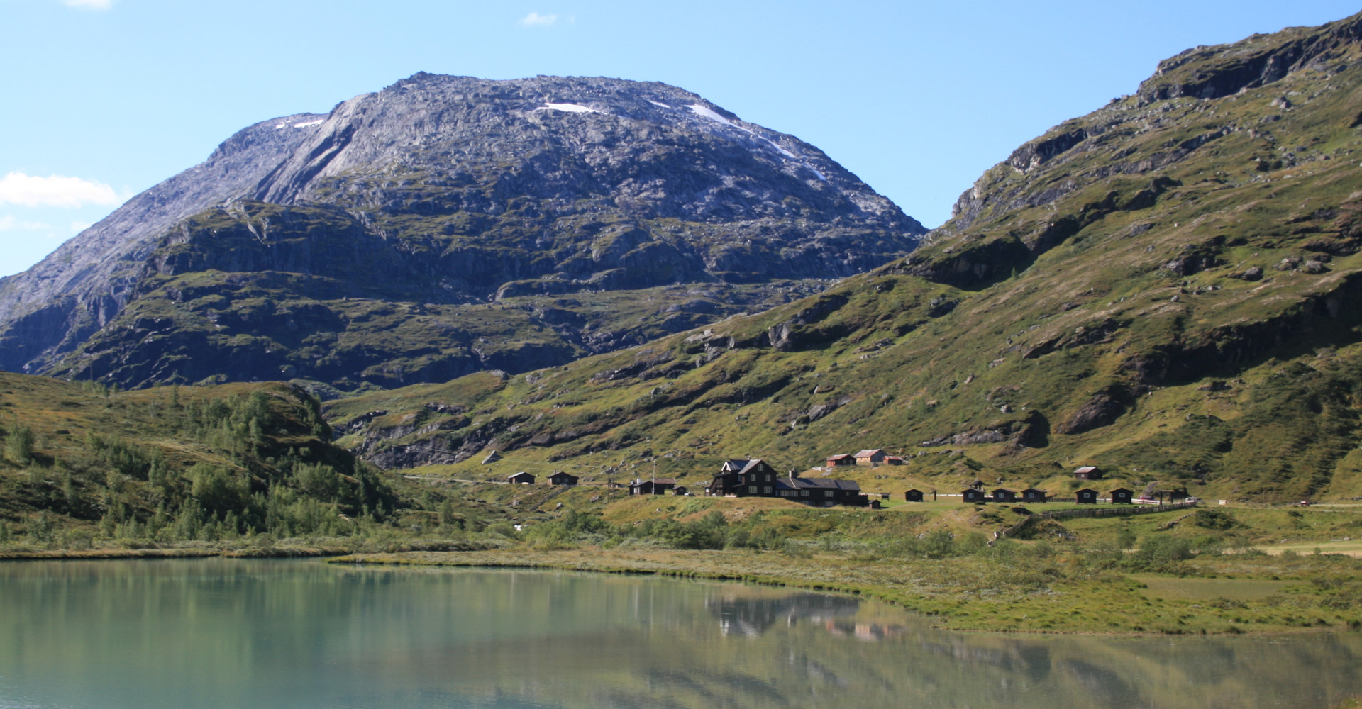 Bøverdalen-0013 Bøvervatnet og Bøvertun-foto Geir Johansen.jpg