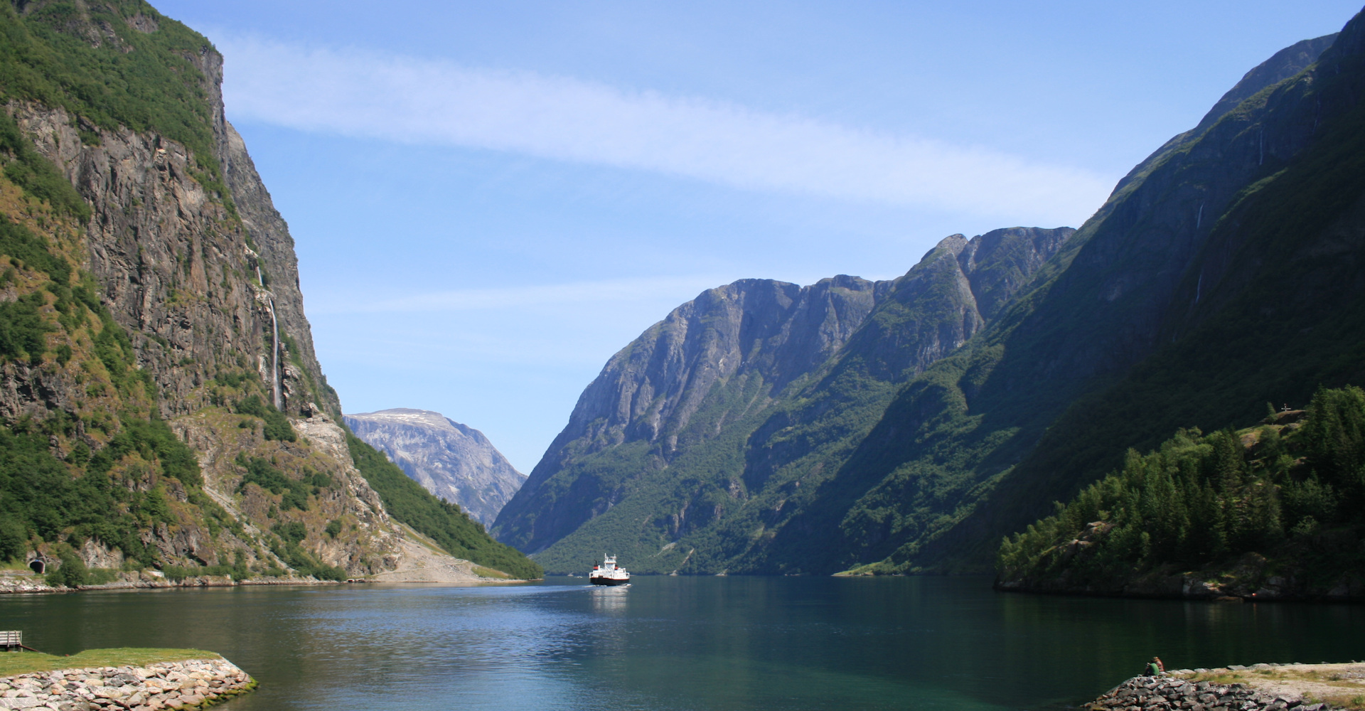 015 Fergen på tur fra Gudvangen ut Nærøyfjorden-foto Geir Johansen.jpg