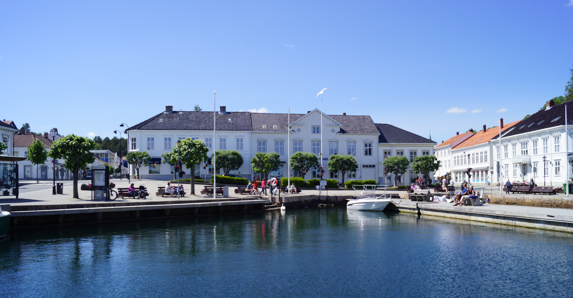 001 torget og sentrum-foto Geir Johansen.jpg