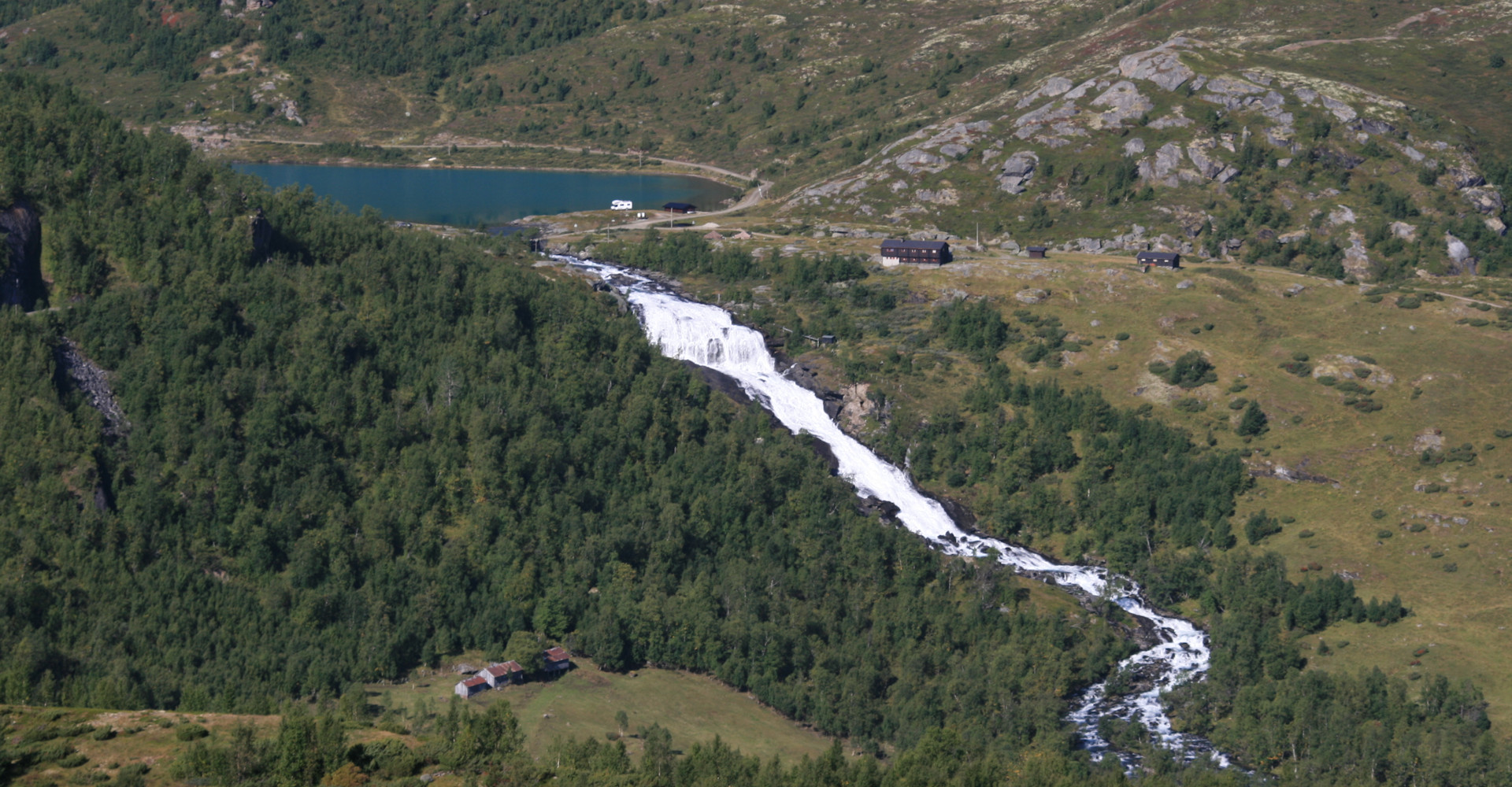 Bøverdalen-011 Høyfossen ved Jotunheimen fjellstue-foto Geir Johansen.jpg