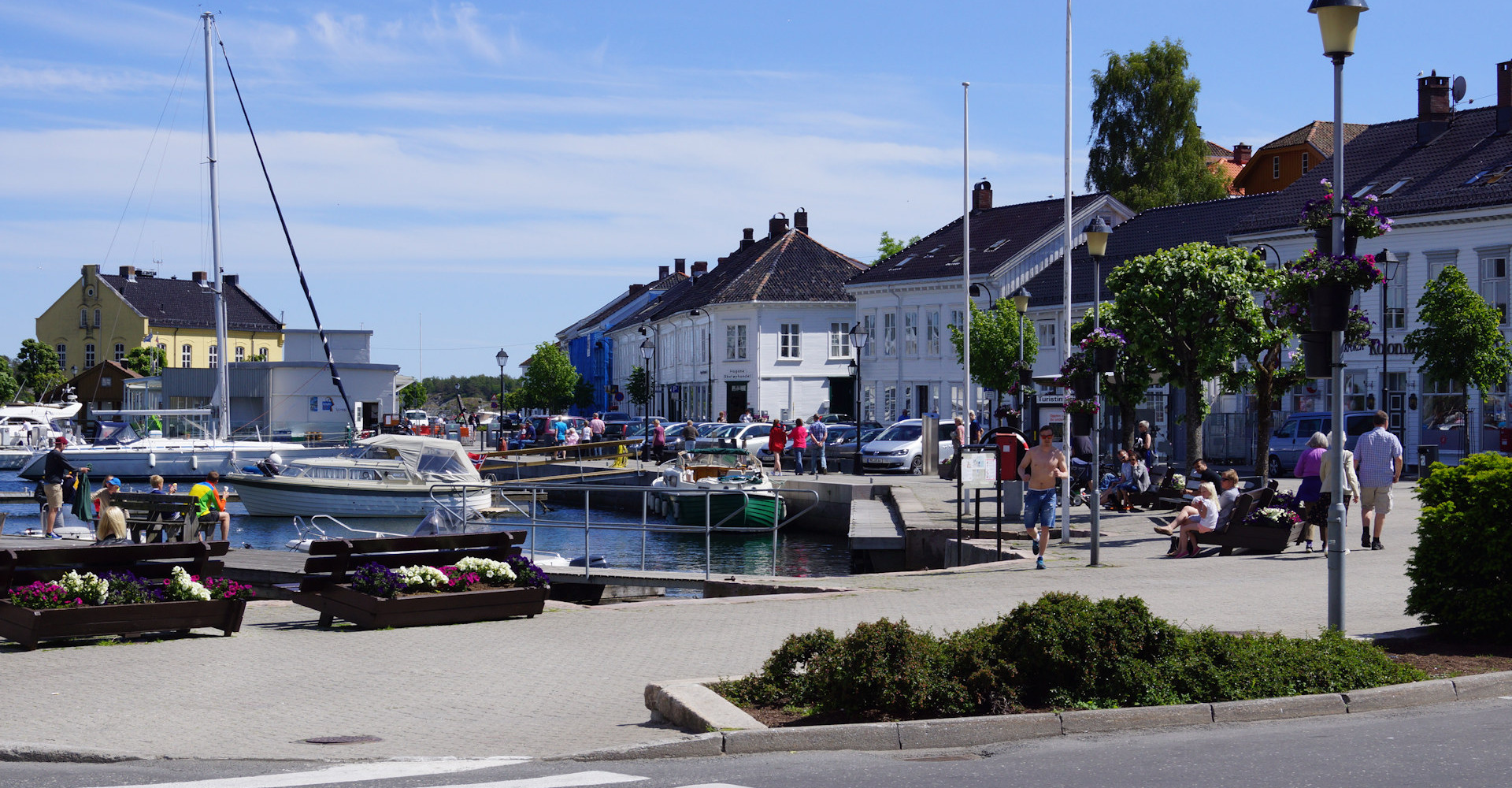 007 edited litt av torget og sentrum-foto Geir Johansen.jpg