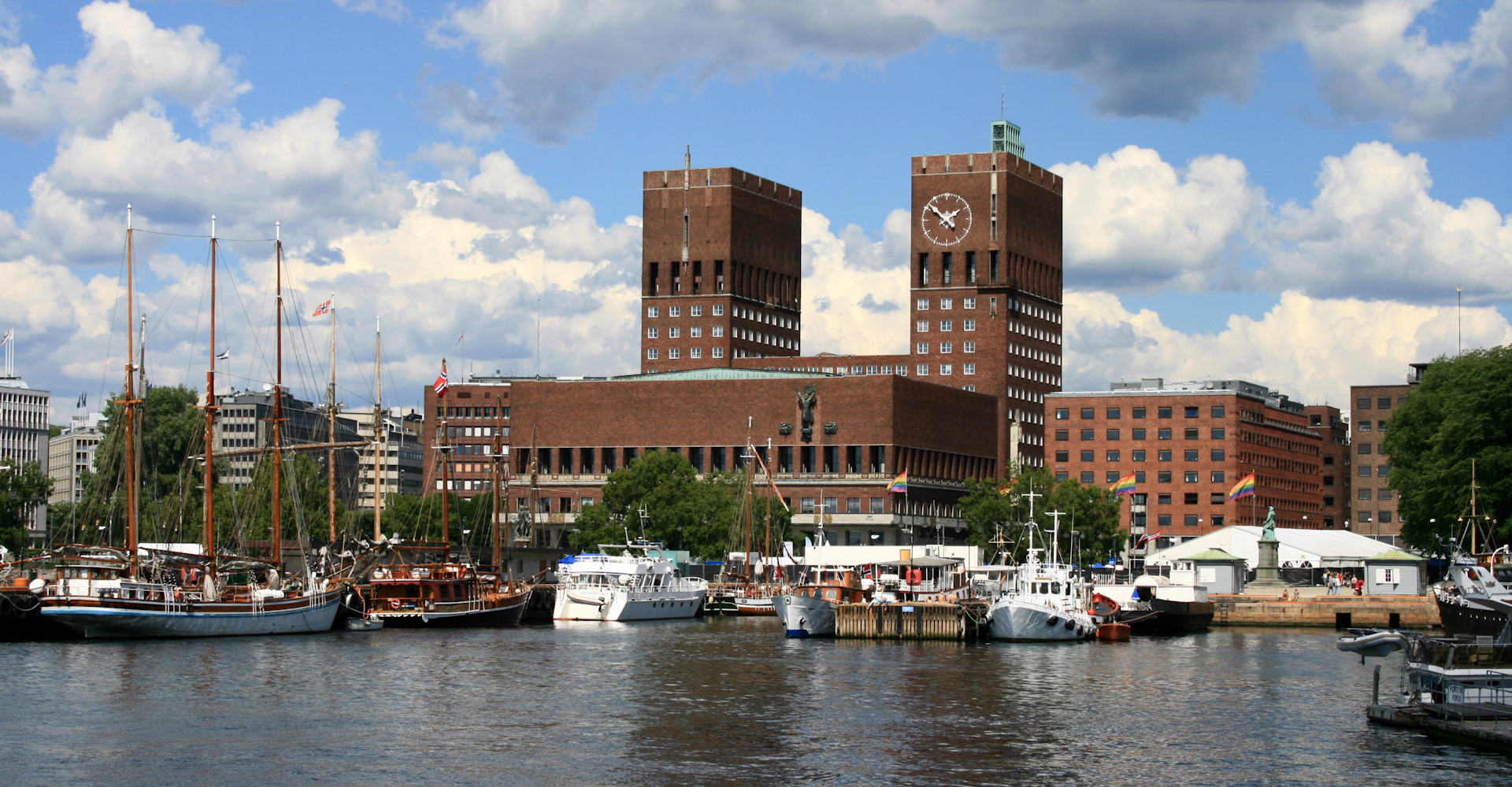 003 Rådhuset i sentrum ved havnen-foto Geir Johansen.jpg