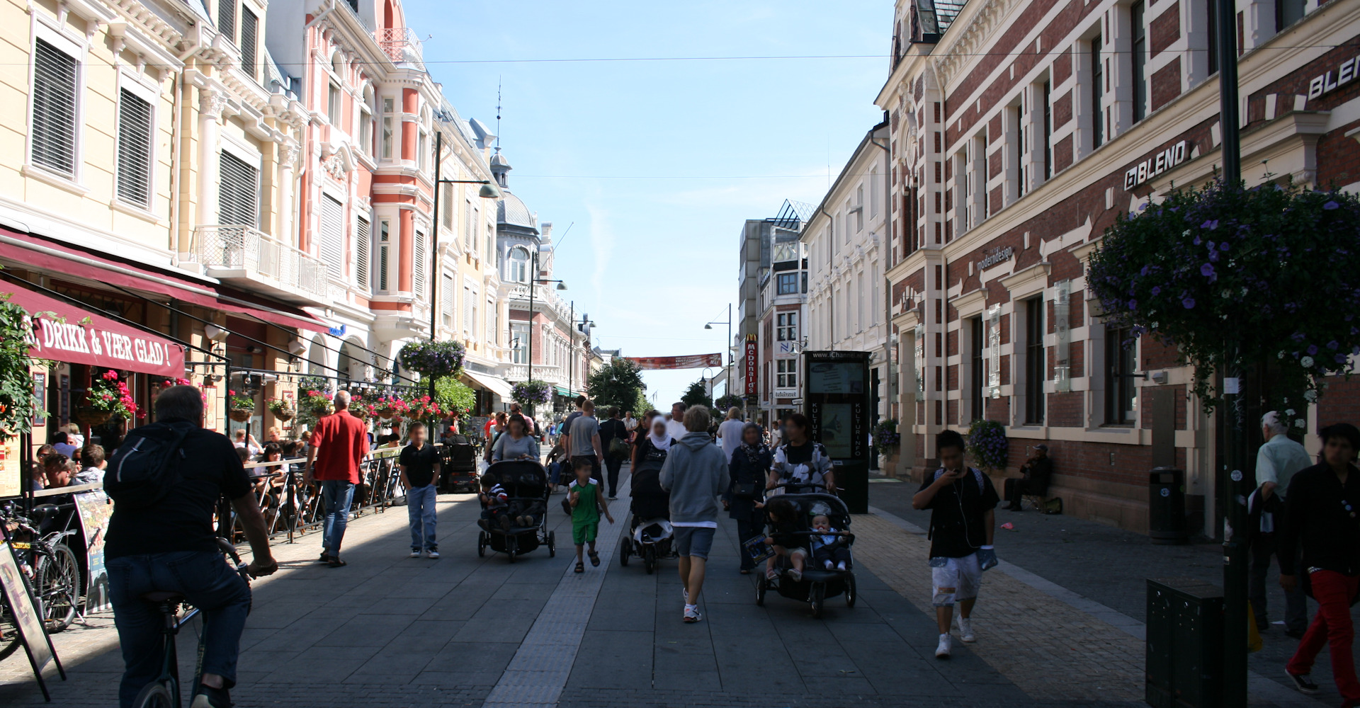Kristiansand 005 Banner-sentrumsgate - foto Geir Johansen.jpg