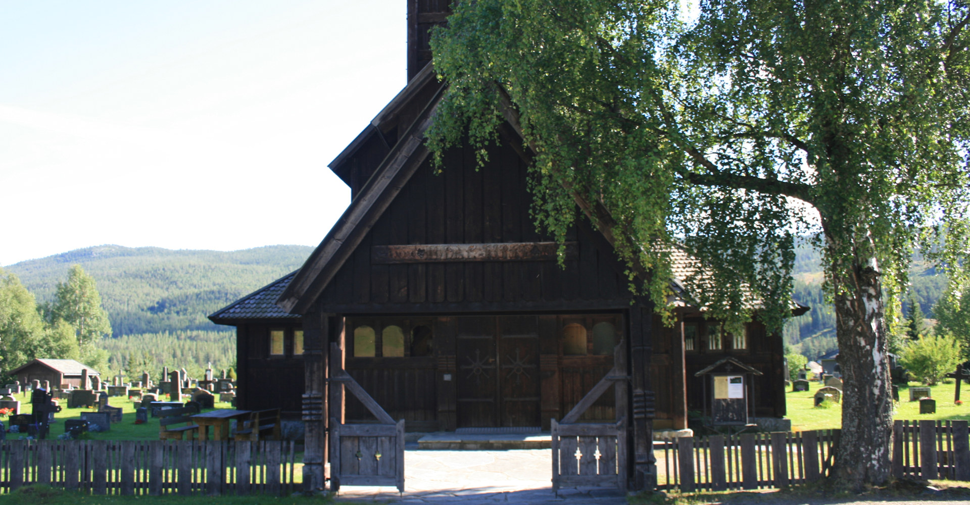 004 Uvdal kirke - Foto Geir Johansen.jpg