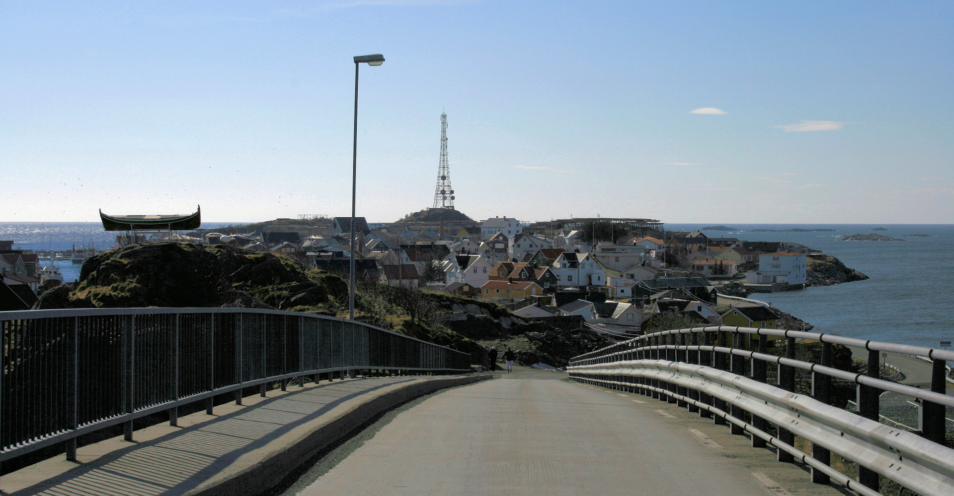 001-Innfarten til Henningsvær-foto Geir Johansen.jpg