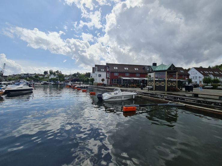 Lillesand Forsiden 003 - langs kaipromenaden- Foto Geir Johansen.jpg