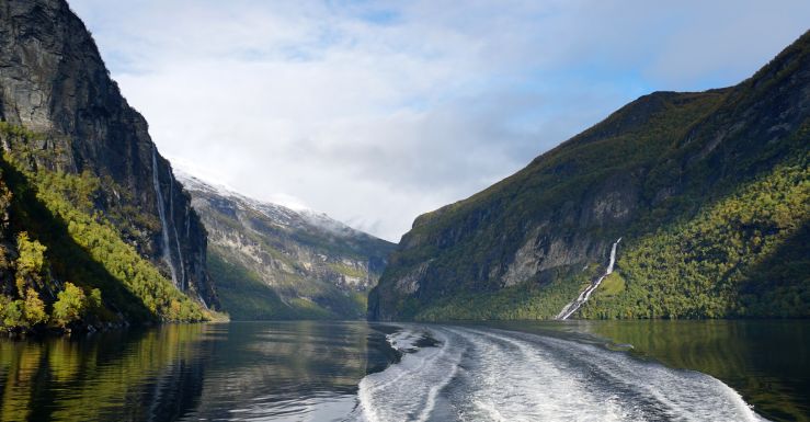 002 Fossen Friaren til høyre - Foto Mario Roberto Durán Ortiz.jpg