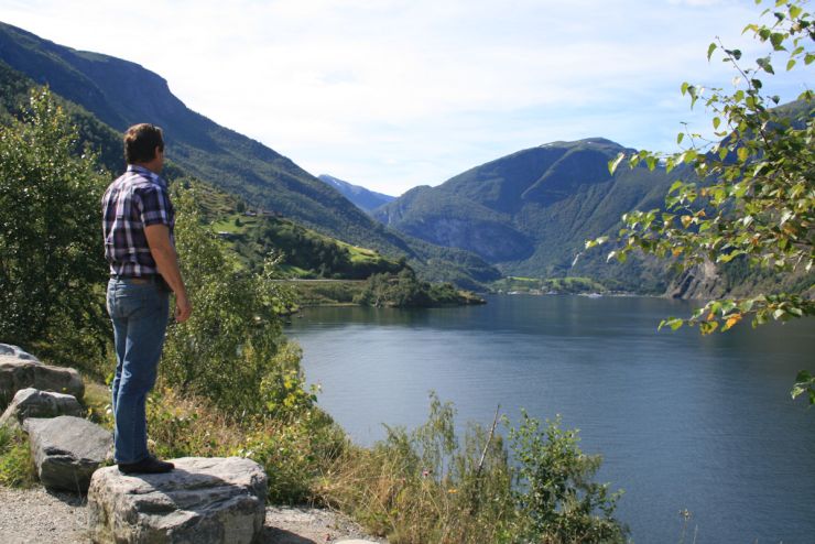 ser mot Flåm innerst i Aurlandsfjorden-foto Geir Johansen.jpg