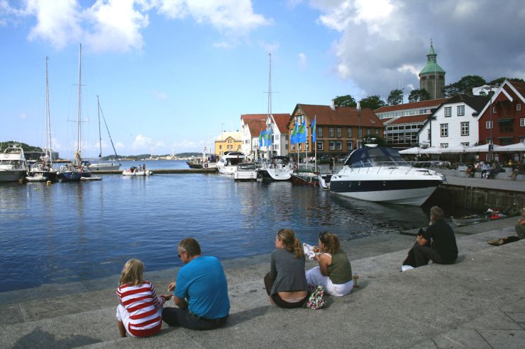 Langs kaipromenaden i sentrum-foto Geir Johansen.jpg