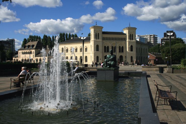 Rådhusplassen i sentrum ved havnen-foto Geir Johansen.jpg