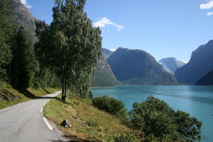 Hvorfor ikke sykkle her langs vatnet-foto Geir Johansen.jpg